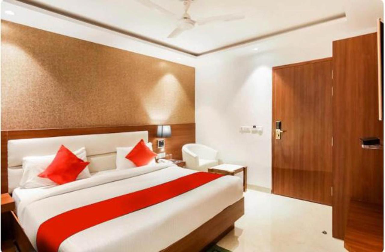 Hotel Royal Sky Luxury Near Delhi Airport 新德里 外观 照片